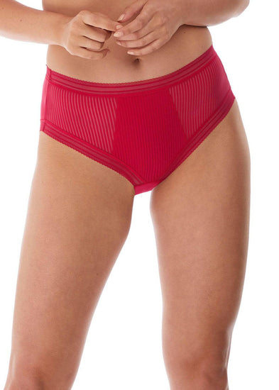 Model in Fantasie Fusion Broekje Rood voorzijde