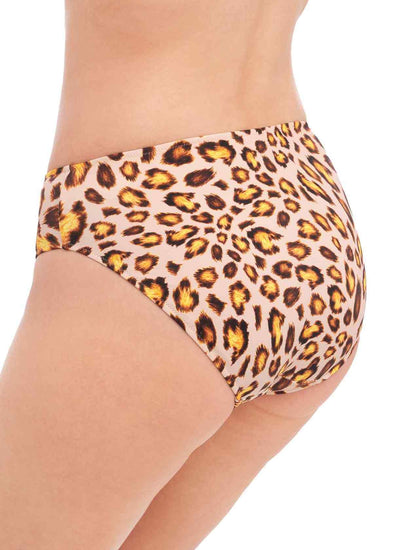Model In Fantasie Kabini Oasis Bikini Broekje Leopard Achterzijde