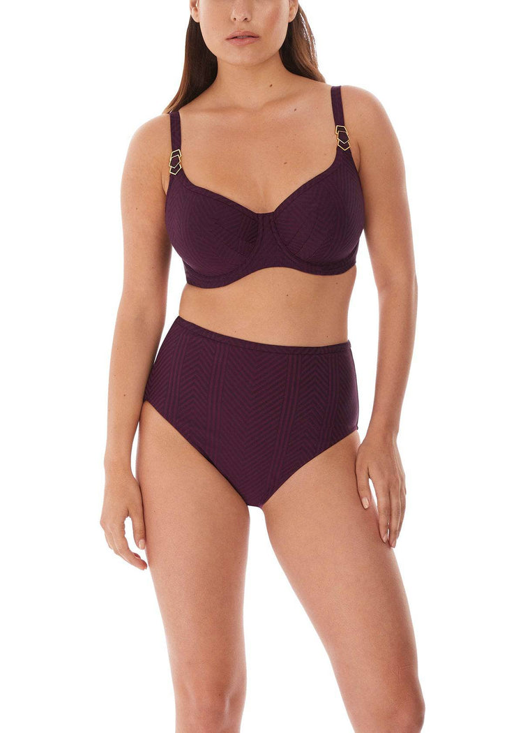 Model inFantasie Long Island bikini Vino voorzijde