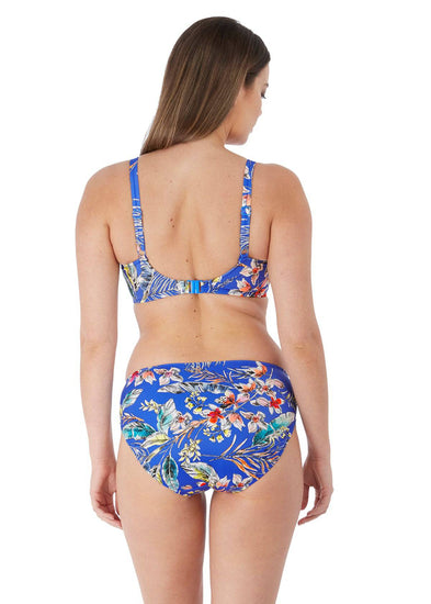 Model in Fantasie Burano Bikini Pacific achterzijde