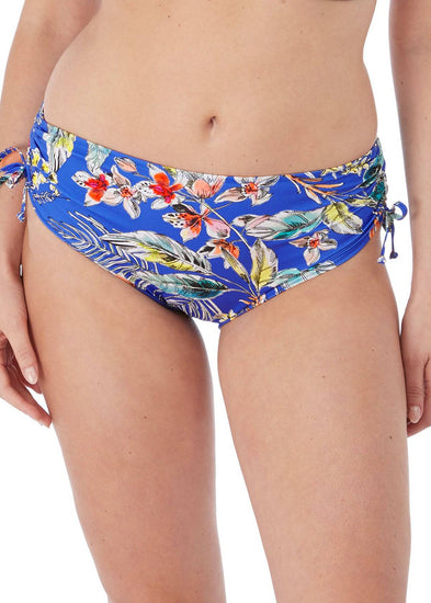Model in Fantasie Burano Verstelbare Bikini Short Pacific voorzijde