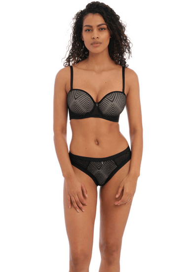 Model in Freya Tailored Strapless BH Zwart voorzijde