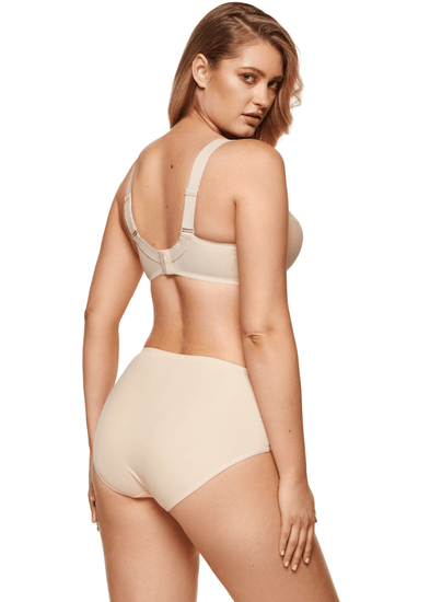 Model in Zara Broekje Beige achterzijde