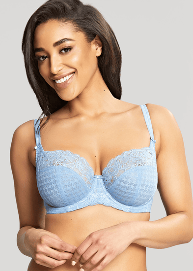 Model in Envy Balconette BH Sky Blue Voorzijde