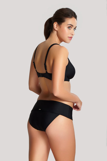 Model In Panache Anya Bikini Set Zwart Achterzijde
