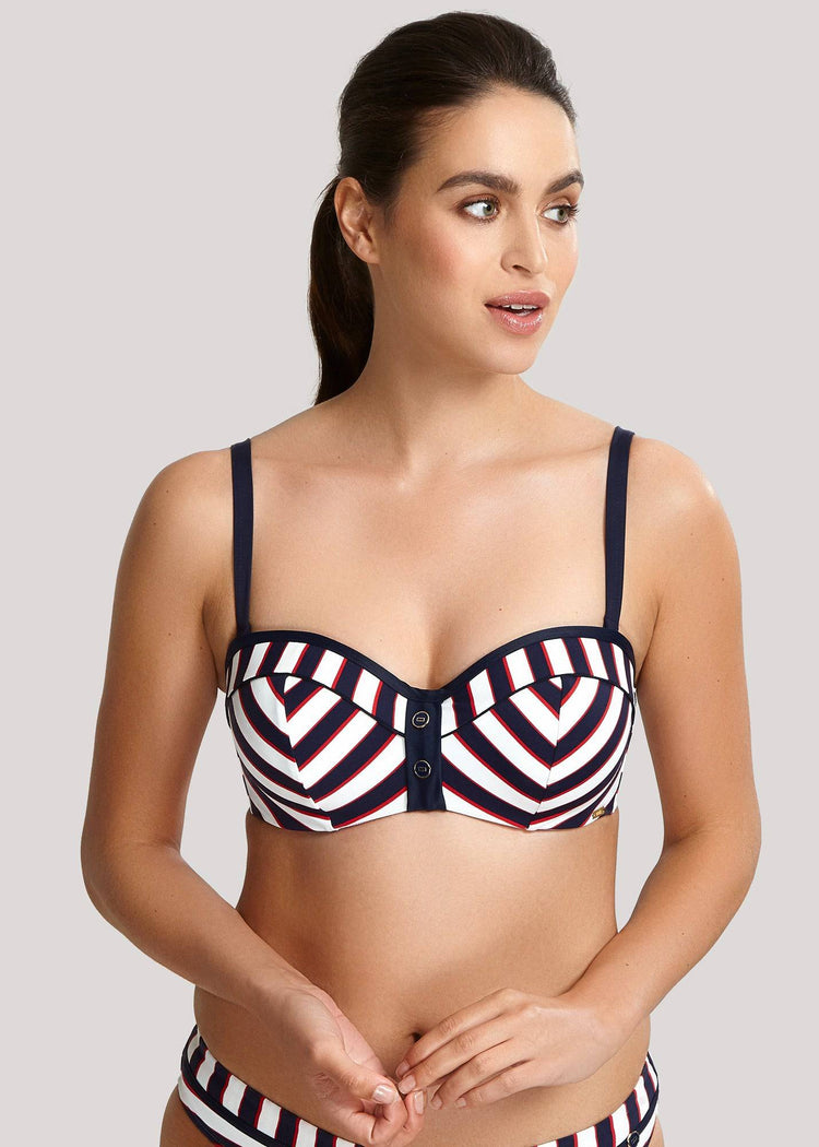 Model in Panache Lucille Padded Bandeau Bikini Top met straps voorzijde