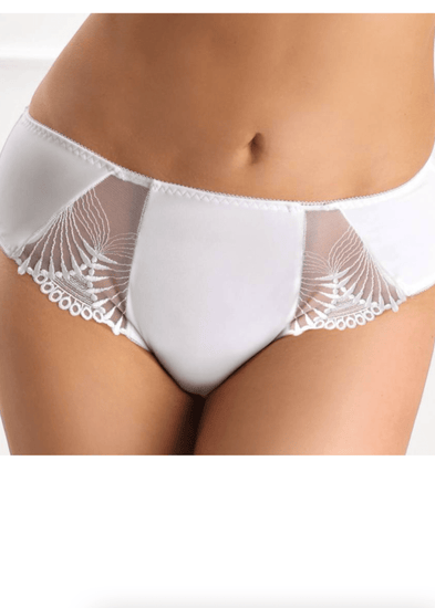 Model in Nessa Selena High Waisted Broekje Ecru voorzijde