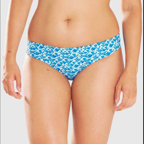 Model in Curvy Kate Bikinibroekje Riptide