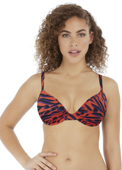 Model in Freya Tiger Bay Voorgevormde Plunge Bikini Top Sunset