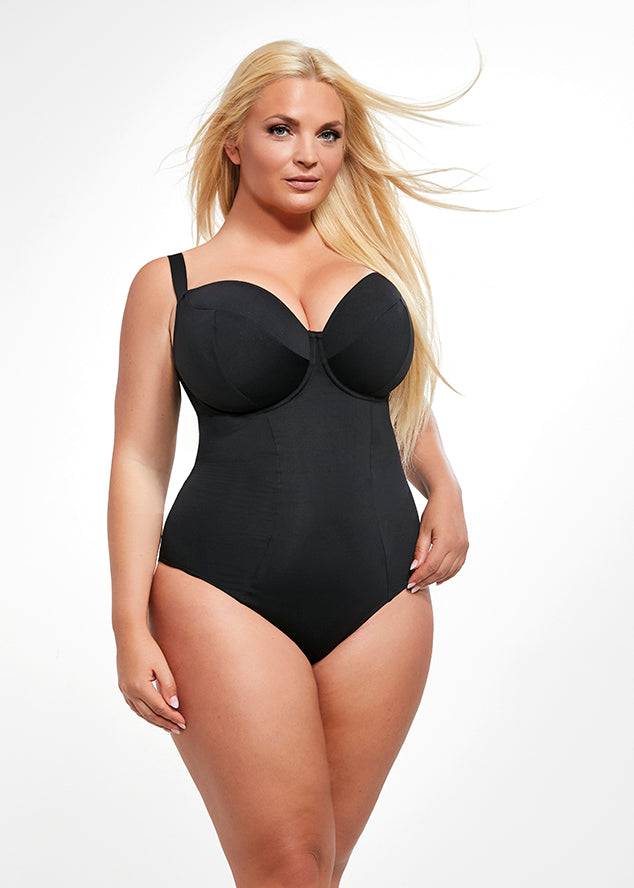 Model In Krisline Beach Soft Badpak Zwart Voorzijde