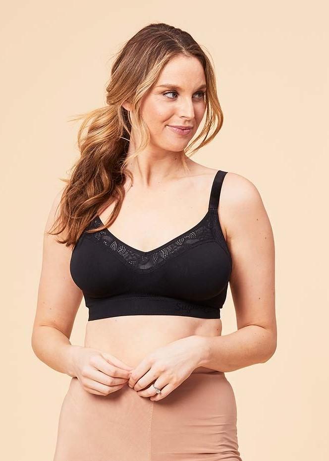 Model in Cake Sugarcandy  Beugelloze BH Lux Zwart