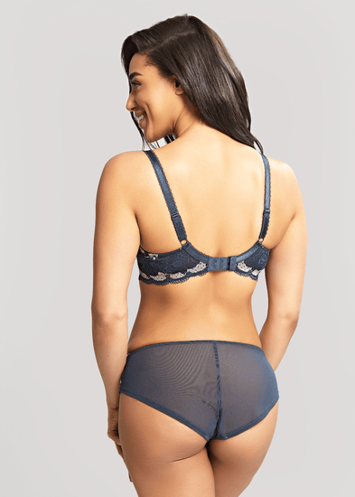 Model in Clara Voorgevormde BH Navy Pearl Achterzijde