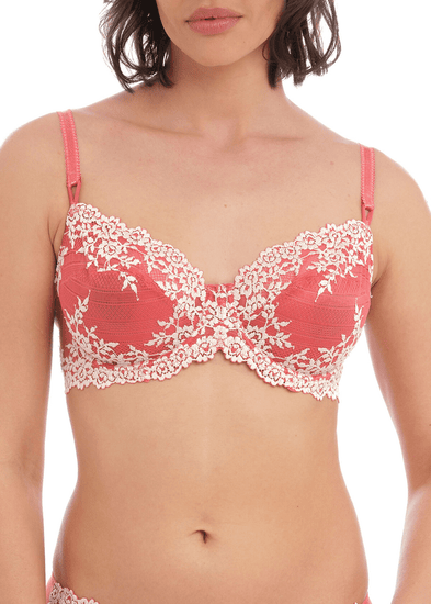 Model in Embrace Lace Full Cup BH Fades Rose/White Sand Voorzijde