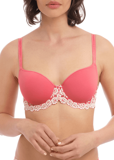 Model in Embrace Lace Contour BH Faded Rose/White Sand Voorzijde