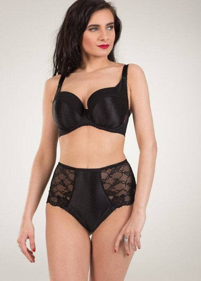 Model in Ewa Michalak Signature High Waisted Broekje Zwart