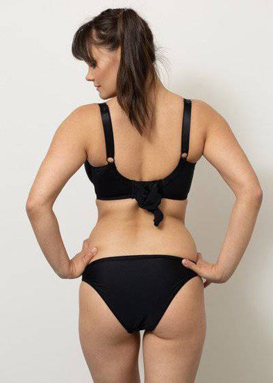 Model In Ewa Michalak Mimi Bikini Top Zwart Achterzijde