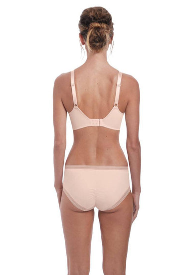 Rug van model in Fantasie Fusion Full Cup BH Blush