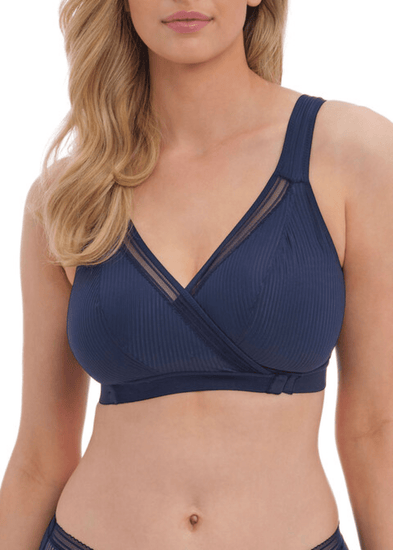 Model in Fusion Leisure BH Navy Voorzijde