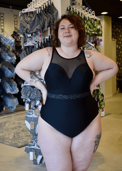 Superbra model in Onyx Chic Badpak Zwart voorzijde