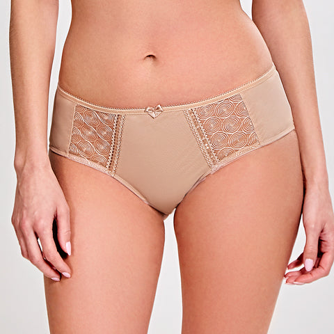 Model in Panache Cari Broekje Champagne