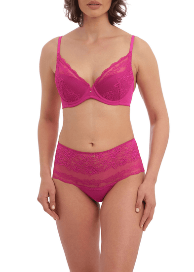 Model in Ravissant Plunge BH Orchid Voorzijde